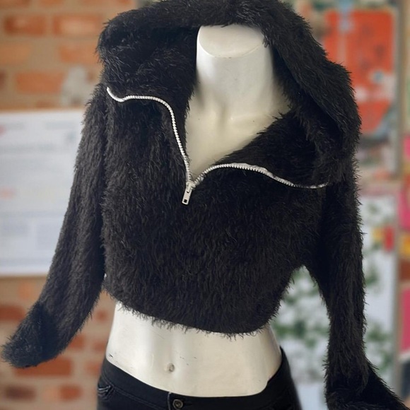 Jade - Cozy Black Fuzzy Cropped Jacket with large hoodie - Picture 1 of 4
